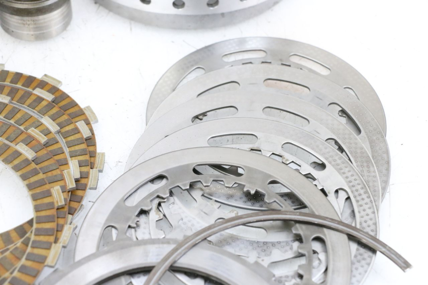 photo de FRIZIONE SUZUKI BURGMAN EXECUTIVE ABS 650 (2006 - 2012) - Altra angolazione