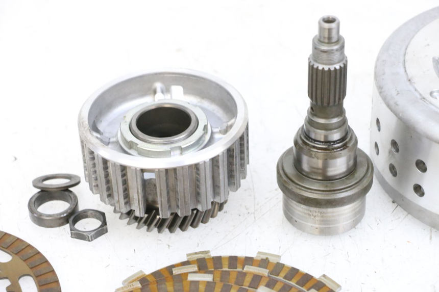 photo de FRIZIONE SUZUKI BURGMAN EXECUTIVE ABS 650 (2006 - 2012) - Dettagli dei punti di fissaggio