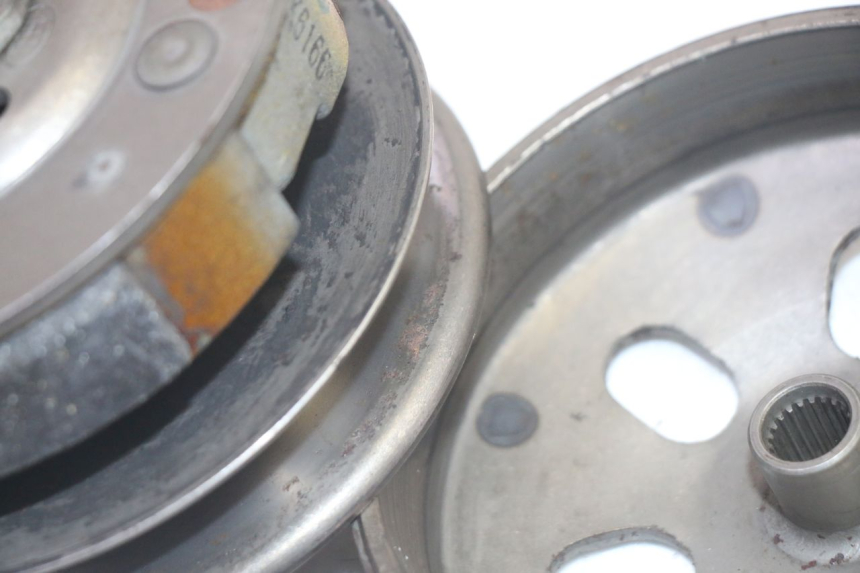 photo de FRIZIONE PEUGEOT KISBEE 4T 50 (2010 - 2017) - Primo piano tecnico