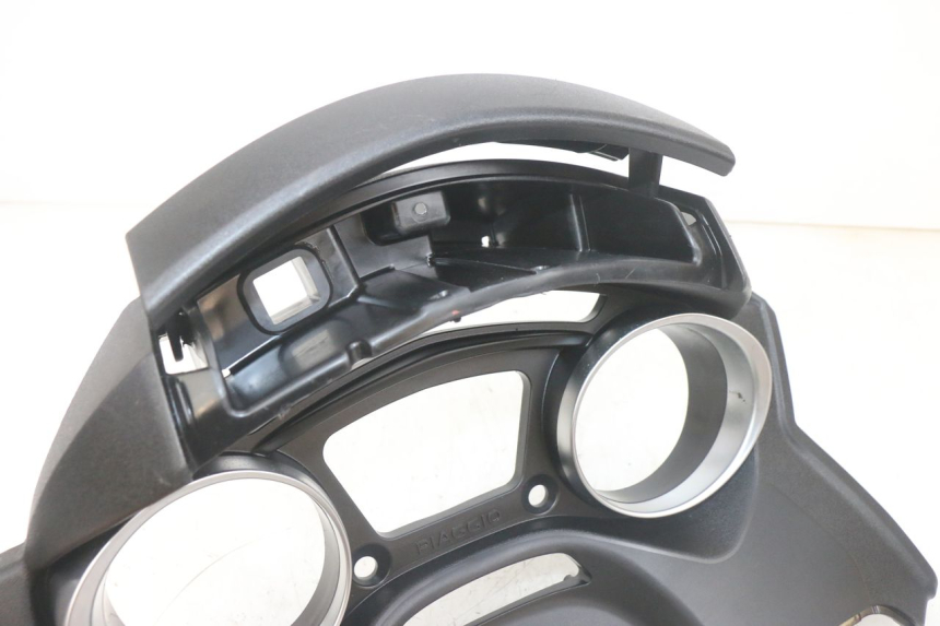 photo de CONTACHILOMETRI CARENA PIAGGIO MP3 HPE 300 (2019 - 2026) - Primo piano tecnico