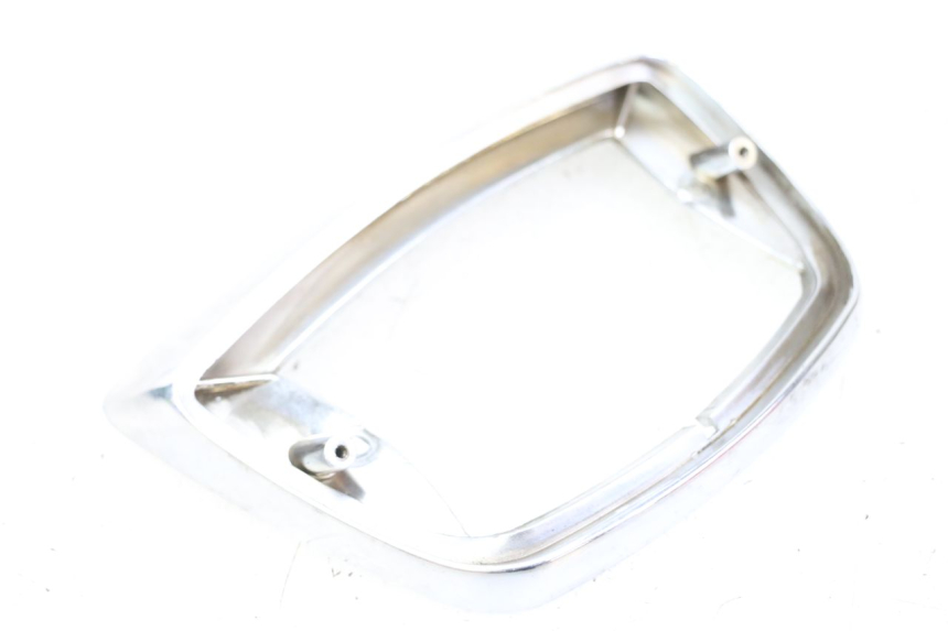 photo de CONTORNO LUCE POSTERIORE PIAGGIO VESPA LX 2T 50 (2005 - 2013)