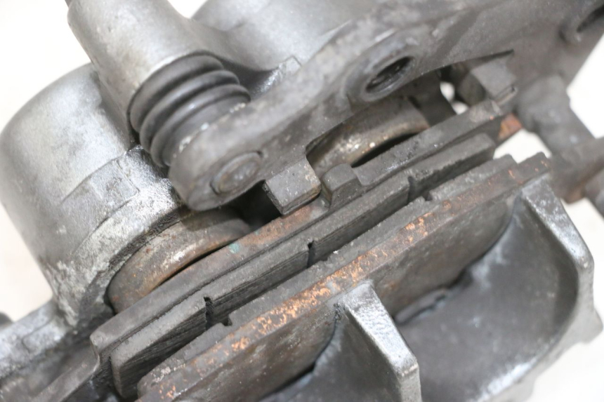 photo de PINZA FRENO POSTERIORE KAWASAKI ZR 7 750 (1999 - 2001) - Primo piano tecnico