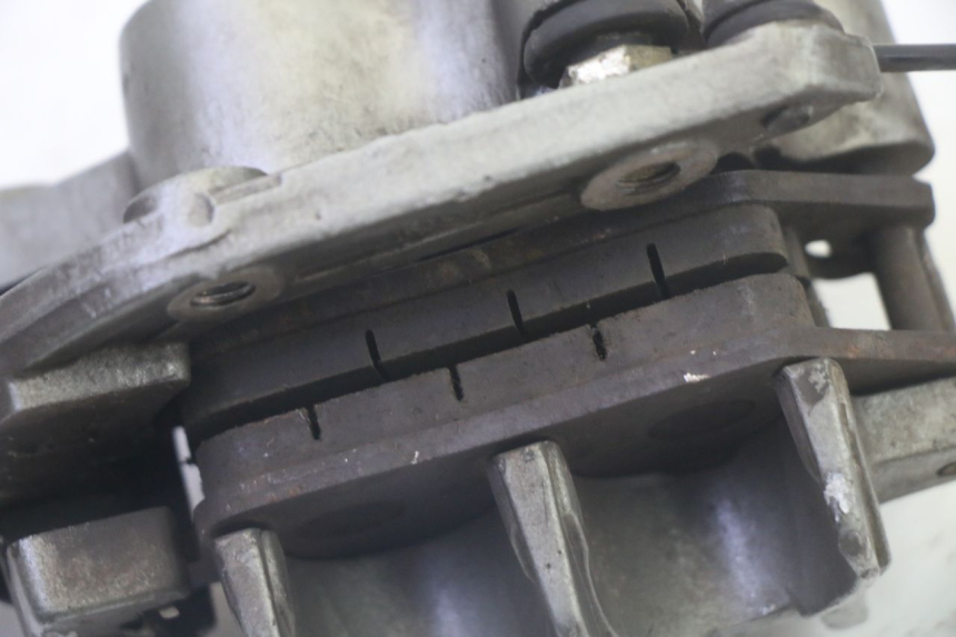 photo de PINZA FRENO ANTERIORE DAELIM VJ ROADWIN FI 125 (2008 - 2017) - Dettagli dei punti di fissaggio