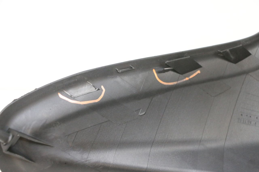 photo de FACCIATA ANTERIORE SUZUKI BURGMAN 125 (2007 - 2014) - Dettaglio del componente