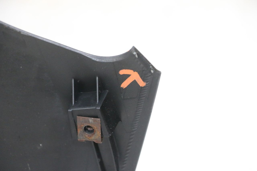 photo de FACCIATA ANTERIORE SUZUKI BURGMAN 125 (2007 - 2014) - Zoom sui componenti