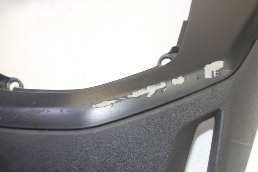 photo de CARENA ANTERIORE INFERIORE PIAGGIO MP3 HPE 350 (2018 - 2020) - Zoom sullo stato d'uso