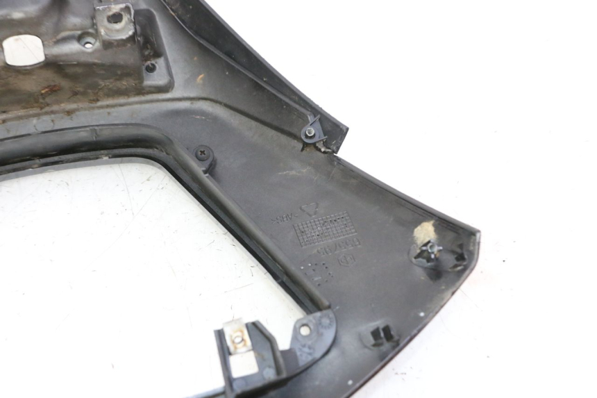 photo de CARENA ANTERIORE INFERIORE PIAGGIO MP3 LT 300 (2010 - 2016) - Primo piano tecnico