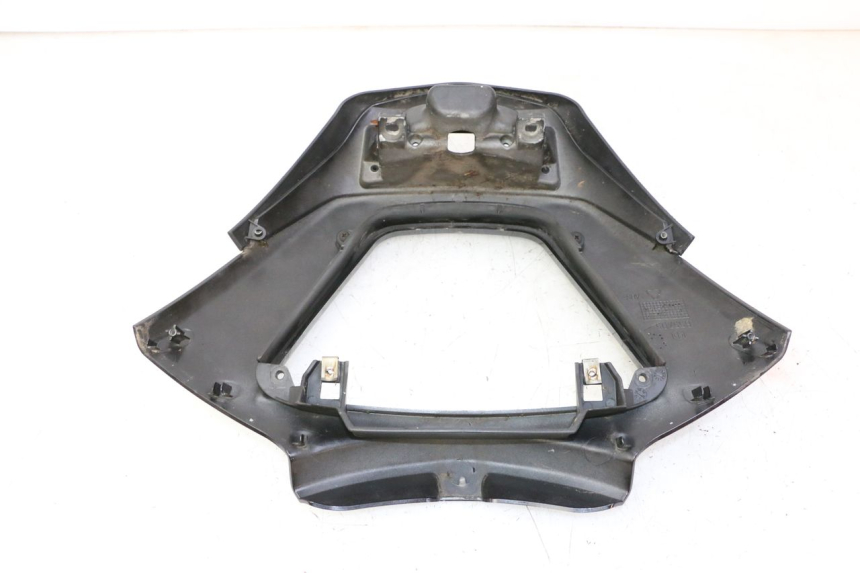 photo de CARENA ANTERIORE INFERIORE PIAGGIO MP3 LT 300 (2010 - 2016) - Dettagli dei punti di fissaggio