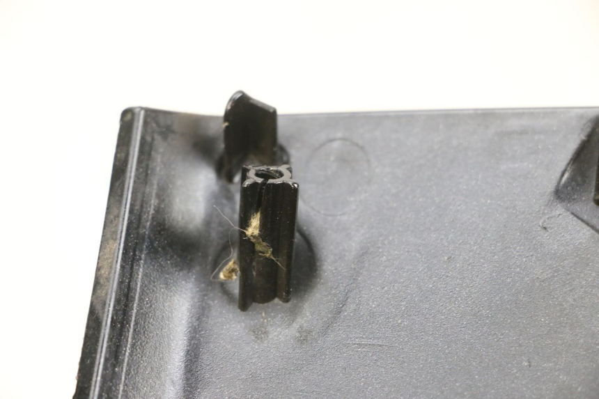 photo de PARAURTI ANTERIORE INFERIORE PIAGGIO MP3 LT 400 (2007 - 2012) - Zoom sullo stato d'uso