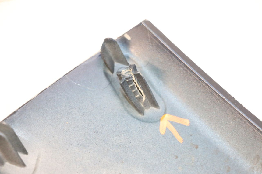 photo de CARENA ANTERIORE INFERIORE PIAGGIO MP3 RL 250 (2007 - 2010) - Altra vista dell'articolo