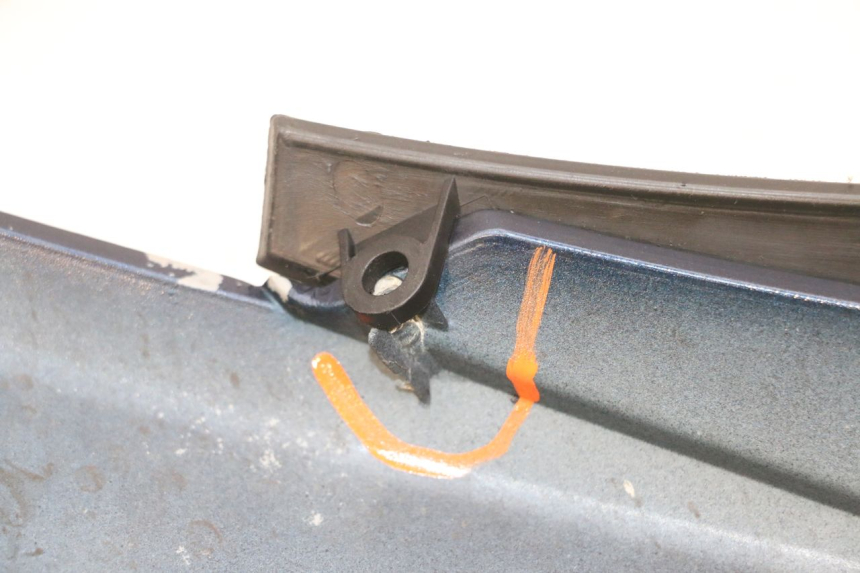 photo de CARENA ANTERIORE INFERIORE PIAGGIO MP3 RL 250 (2007 - 2010) - Caratteristiche distintive