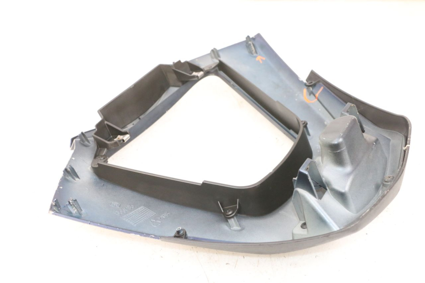 photo de CARENA ANTERIORE INFERIORE PIAGGIO MP3 RL 250 (2007 - 2010) - Dettagli dei punti di fissaggio