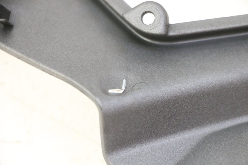 photo de CARENA ANTERIORE INFERIORE PIAGGIO MP3 500 (2014 - 2016)