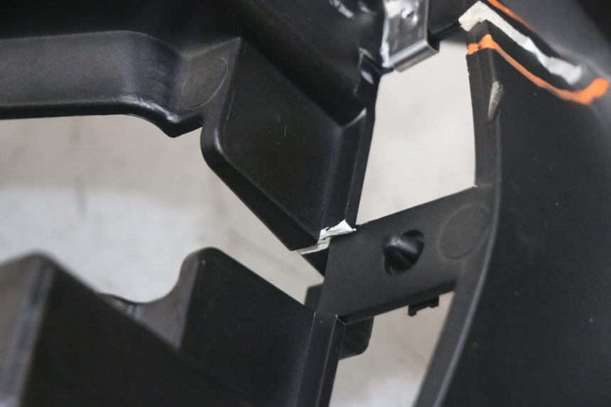 photo de SCUDO CARENA ANTERIORE PIAGGIO MP3 HPE 300 (2019 - 2026) - Zoom sullo stato d'uso