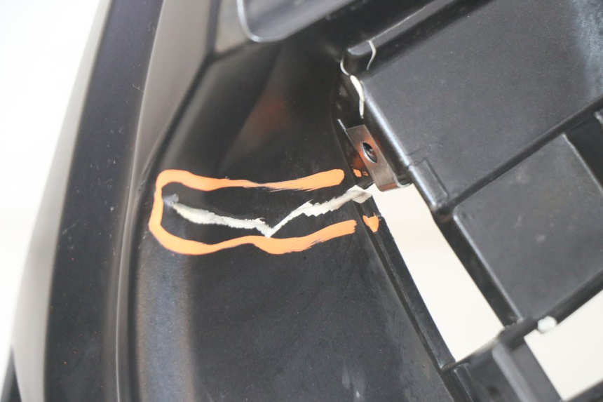 photo de SCUDO CARENA ANTERIORE PIAGGIO MP3 HPE 300 (2019 - 2026) - Dettagli dei punti di fissaggio