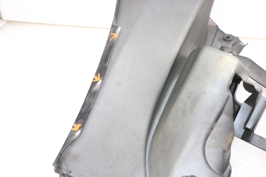 photo de SCUDO CARENA ANTERIORE PIAGGIO MP3 125 (2006 - 2014) - Dettagli dei punti di fissaggio