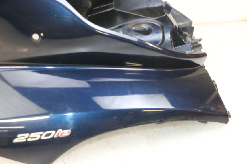 photo de SCUDO CARENA ANTERIORE PIAGGIO MP3 RL 250 (2007 - 2010) - Altra vista dell'articolo