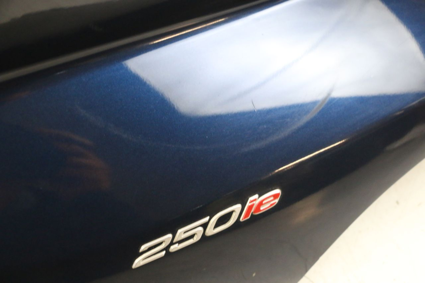 photo de SCUDO CARENA ANTERIORE PIAGGIO MP3 RL 250 (2007 - 2010) - Zoom sullo stato d'uso