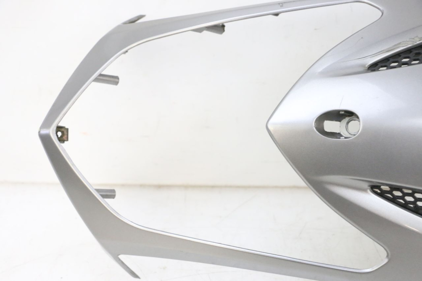 photo de CARENA ANTERIORE SUPERIORE KYMCO AGILITY CITY 4T 50 (2008 - 2016) - Caratteristiche distintive