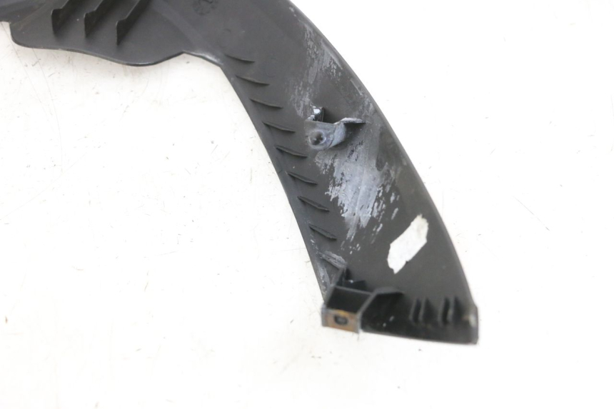 photo de CARENA ANTERIORE SUPERIORE SUZUKI BURGMAN 125 (2007 - 2014) - Altra angolazione