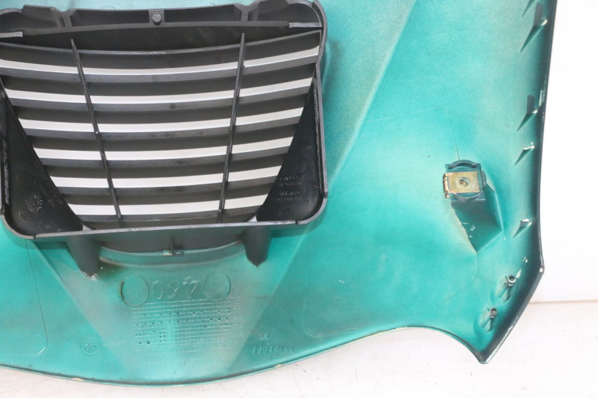 photo de CARENA ANTERIORE SUPERIORE PEUGEOT ELYSEO 125 (1999 - 2004)