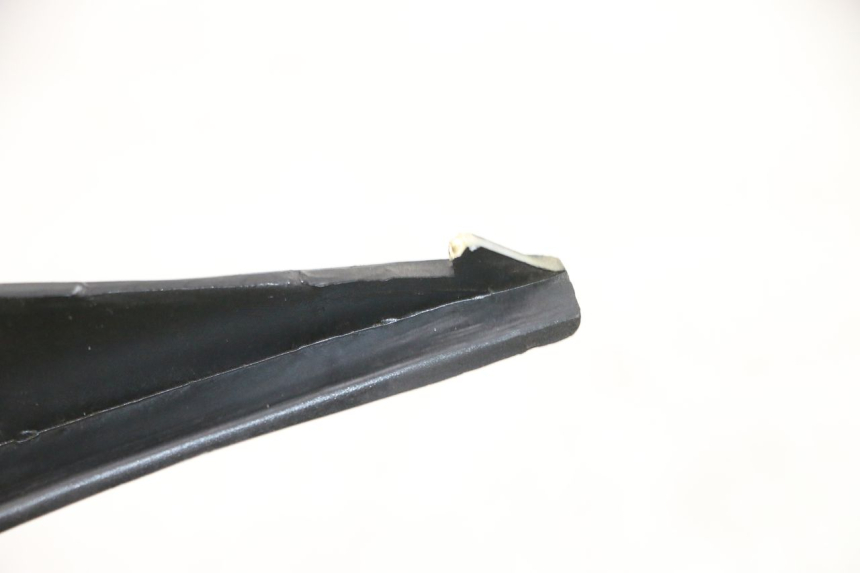 photo de CARENA ANTERIORE SUPERIORE JM MOTORS GTS 125 (2015 - 2019) - Primo piano tecnico