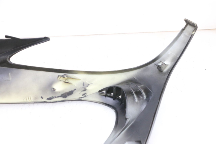 photo de CARENA ANTERIORE SUPERIORE JM MOTORS GTS 125 (2015 - 2019) - Dettagli dei punti di fissaggio