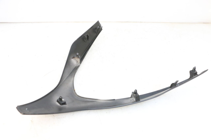 photo de CARENA ANTERIORE SUPERIORE PIAGGIO MP3 500 (2016 - 2018) - Dettagli dei punti di fissaggio