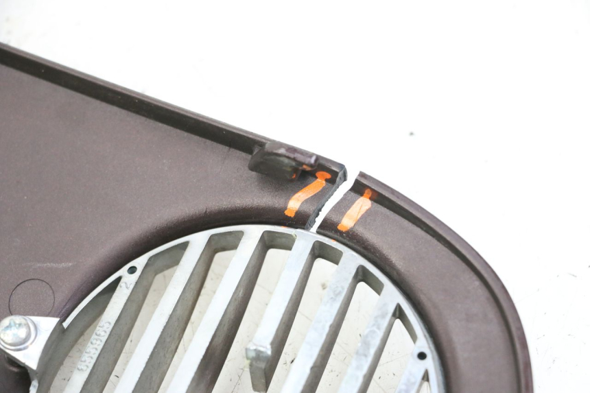photo de CARENA ANTERIORE SUPERIORE PIAGGIO VESPA LX IE 125 (2010 - 2012)