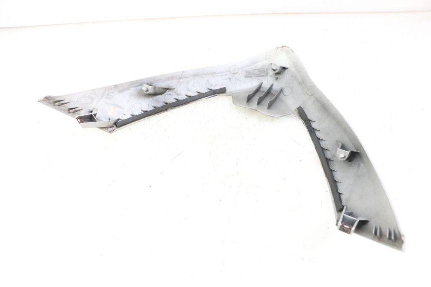 photo de CARENA ANTERIORE SUPERIORE SUZUKI BURGMAN 125 (2007 - 2014)