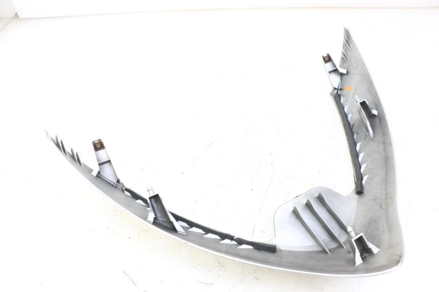 photo de CARENA ANTERIORE SUPERIORE SUZUKI BURGMAN 125 (2007 - 2014)
