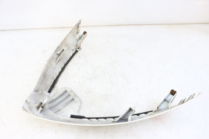 photo de CARENA ANTERIORE SUPERIORE SUZUKI BURGMAN 125 (2007 - 2014)
