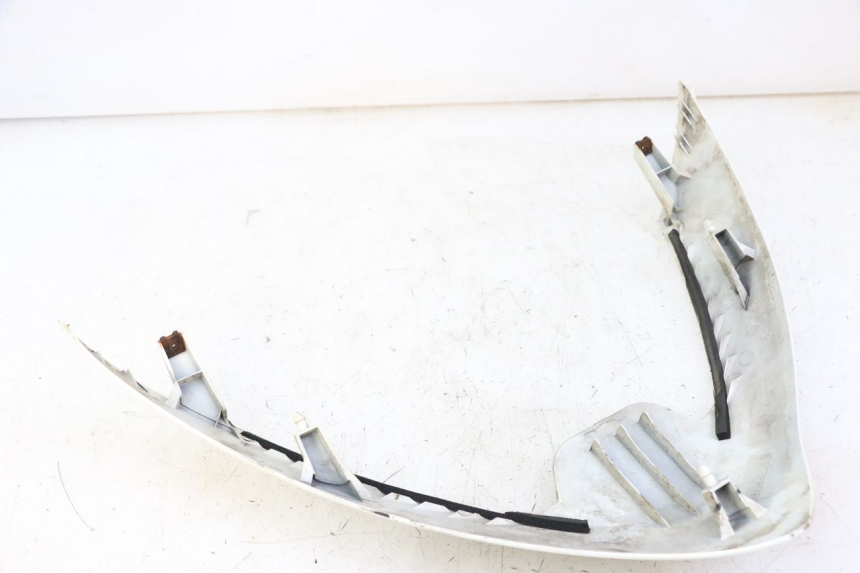 photo de CARENA ANTERIORE SUPERIORE SUZUKI BURGMAN 125 (2007 - 2014)