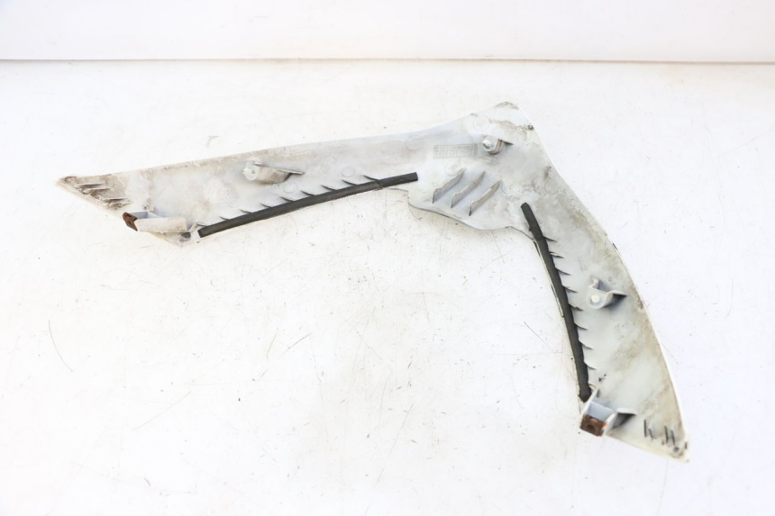 photo de CARENA ANTERIORE SUPERIORE SUZUKI BURGMAN 125 (2007 - 2014)