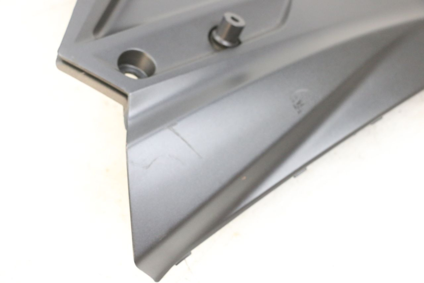 photo de CARENA ANTERIORE SUPERIORE YAMAHA TRICITY 300 (2020 - 2024) - Dettagli dei punti di fissaggio