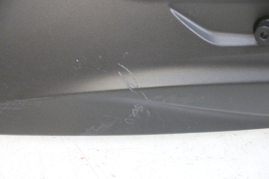 photo de CARENA ANTERIORE SUPERIORE YAMAHA TRICITY 300 (2020 - 2024) - Marcature e riferimenti originali