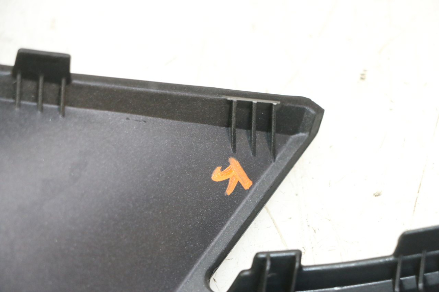 photo de CARENA ANTERIORE SUPERIORE YAMAHA XMAX X-MAX 125 (2021 - 2025)