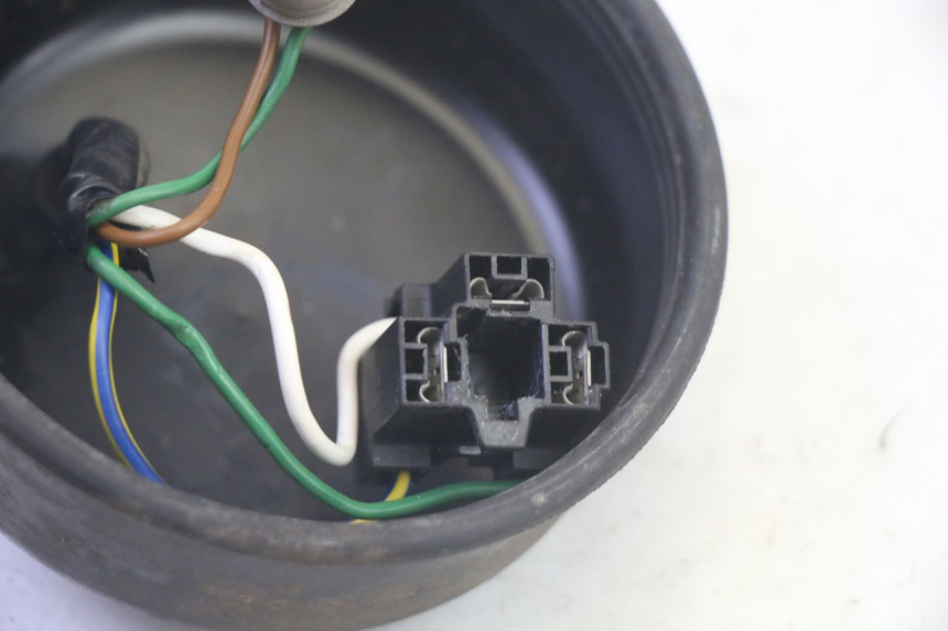 photo de FARE LUCE PEUGEOT ELYSEO 125 (1999 - 2004) - Zoom sullo stato d'uso