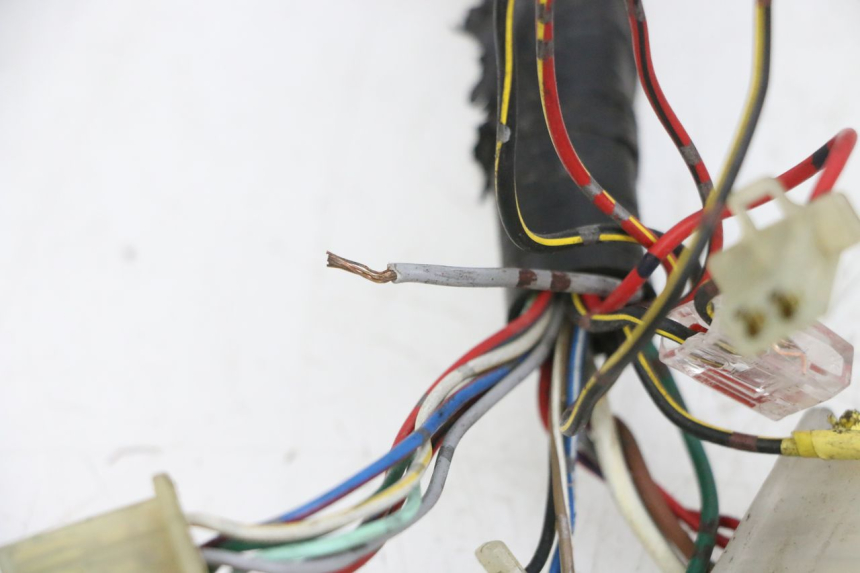 photo de IMPIANTO ELETTRICO KAWASAKI ZR 7 750 (1999 - 2001) - Caratteristiche distintive