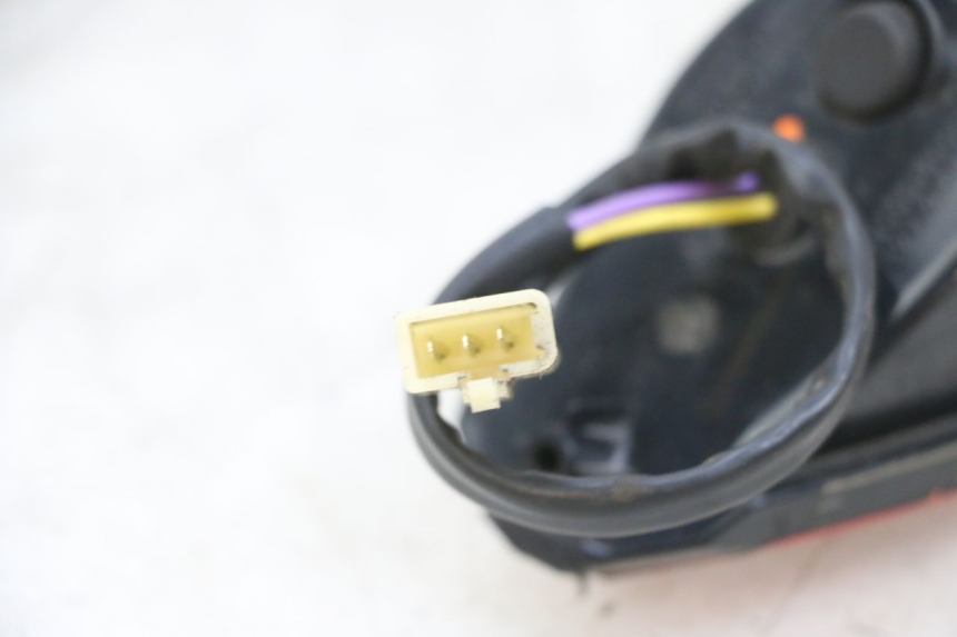 photo de FANALE STOP POSTERIORE  KSR CODE 125 (2018 - 2020) - Stato della superficie e materiale