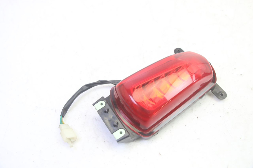 photo de FANALE POSTERIORE PEUGEOT DJANGO 4T 50 (2014 - 2019) - Altra angolazione