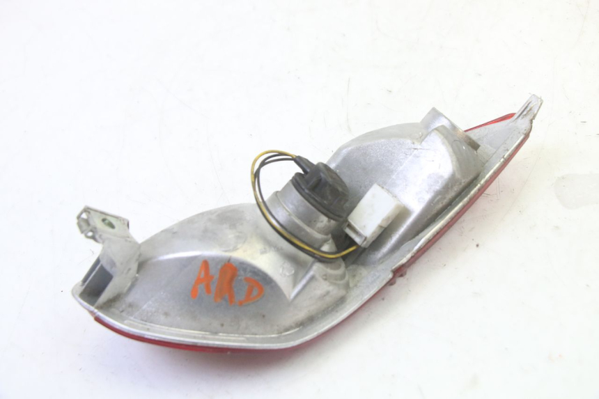 photo de FANALE STOP DESTRA PIAGGIO MP3 LT 300 (2010 - 2016) - Stato della superficie e materiale