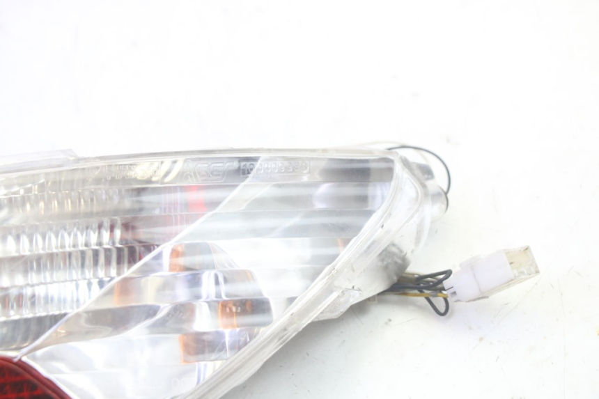 photo de FANALE POSTERIORE DESTRO PIAGGIO MP3 LT 400 (2007 - 2012) - Altra angolazione
