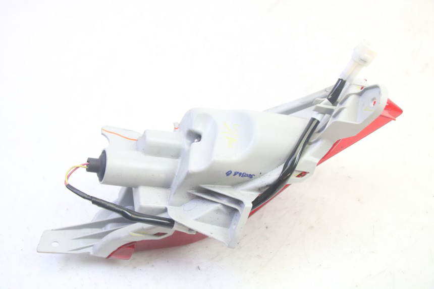 photo de FANALE STOP DESTRA YAMAHA TRICITY 300 (2020 - 2024) - Stato della superficie e materiale