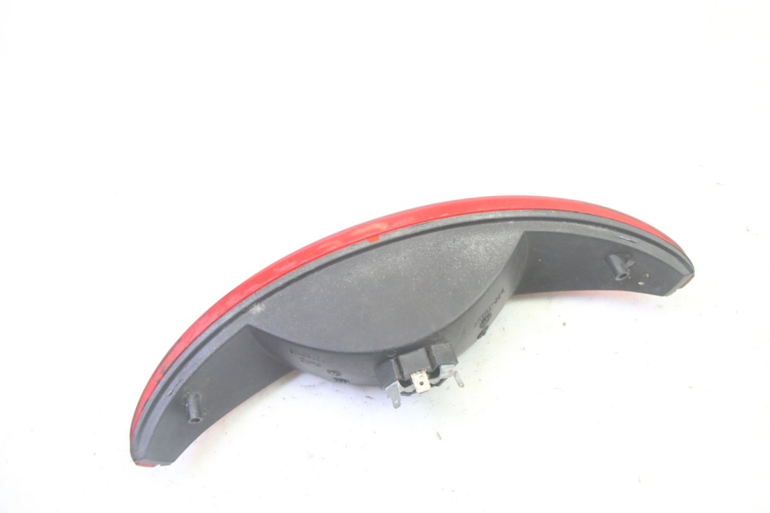 photo de FANALE POSTERIORE PEUGEOT ELYSEO 125 (1999 - 2004) - Zoom sullo stato d'uso