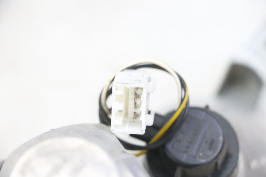 photo de FANALE STOP SINISTRA PIAGGIO MP3 LT 300 (2010 - 2016)