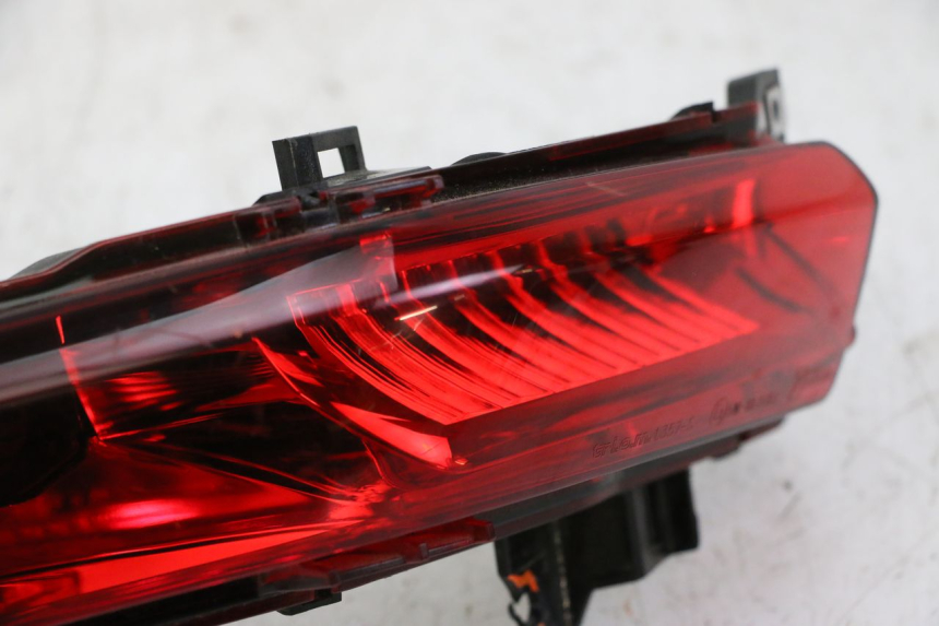 photo de FANALE STOP SINISTRA PIAGGIO MP3 500 (2014 - 2016)