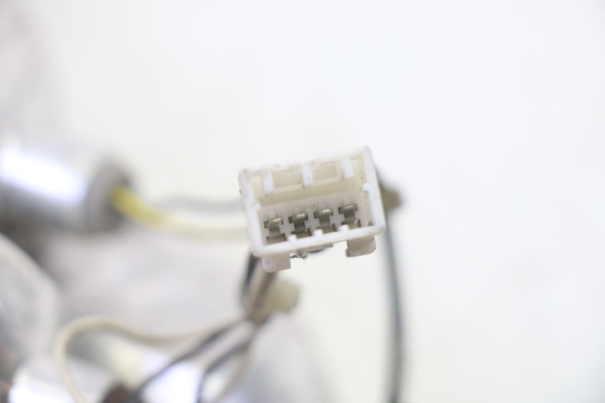 photo de FANALE STOP SINISTRA PIAGGIO MP3 125 (2006 - 2014) - Dettagli dei punti di fissaggio