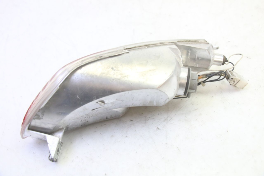 photo de FANALE STOP SINISTRA PIAGGIO MP3 RL 250 (2007 - 2010) - Dettagli dei punti di fissaggio