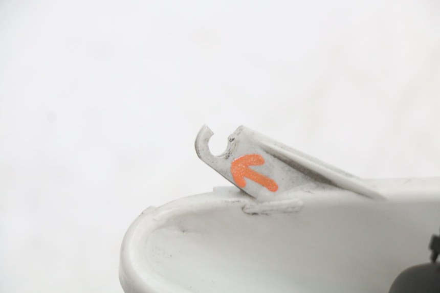 photo de FANALE POSTERIORE SINISTRO YAMAHA XMAX X-MAX 125 (2006 - 2009)